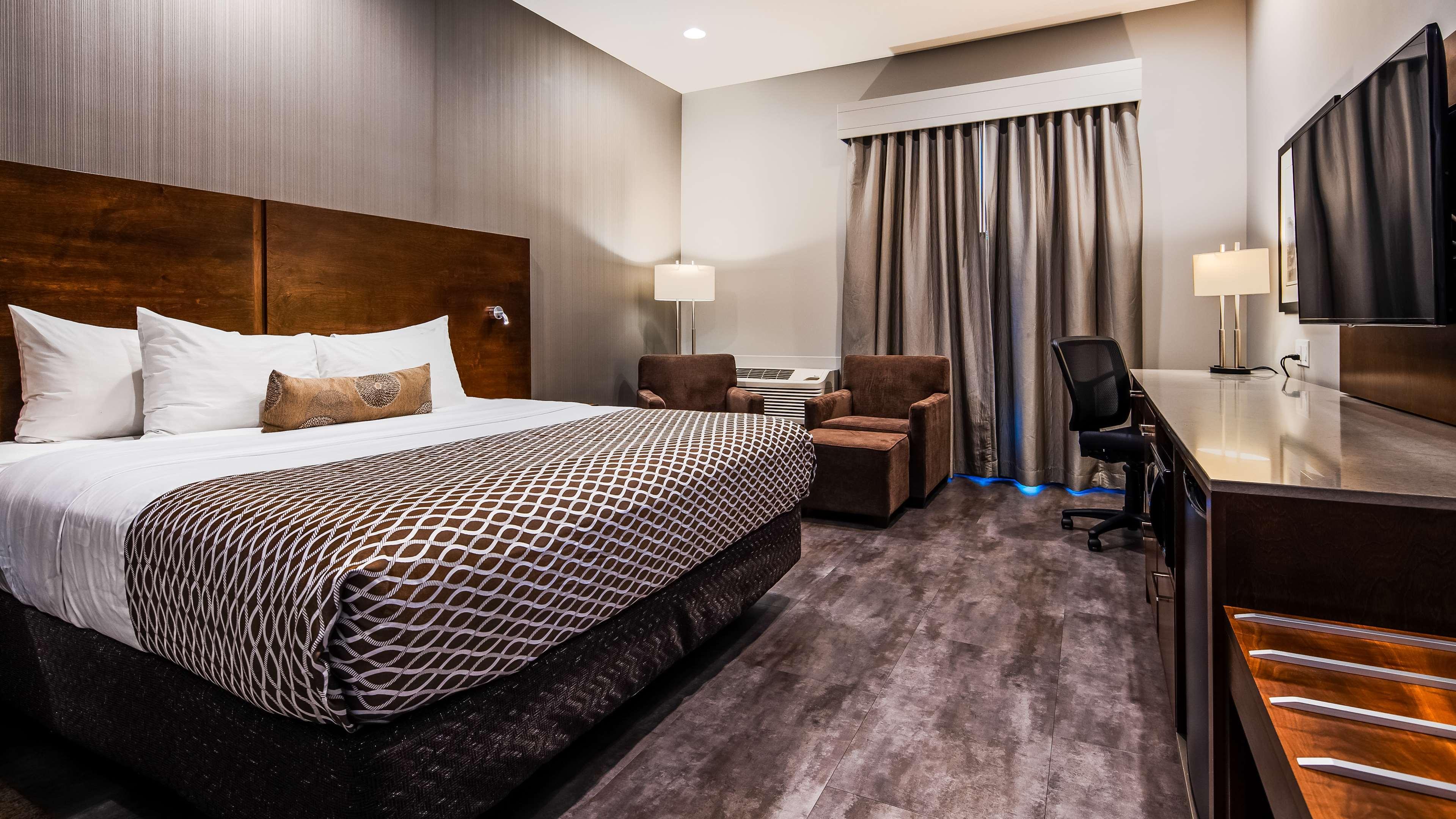 Best Western Plus East Side Saskatoon Exterior photo