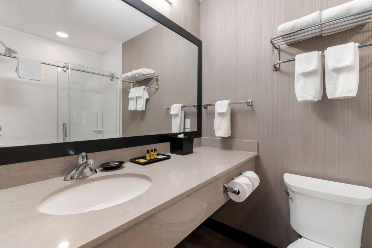 Best Western Plus East Side Saskatoon Exterior photo