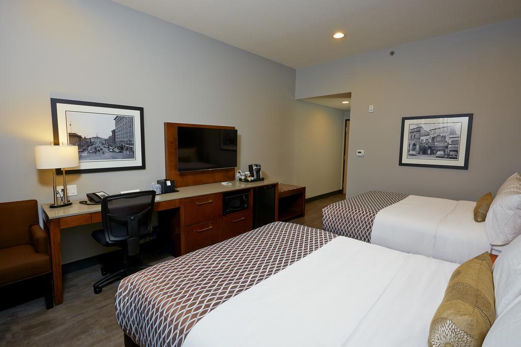 Best Western Plus East Side Saskatoon Room photo