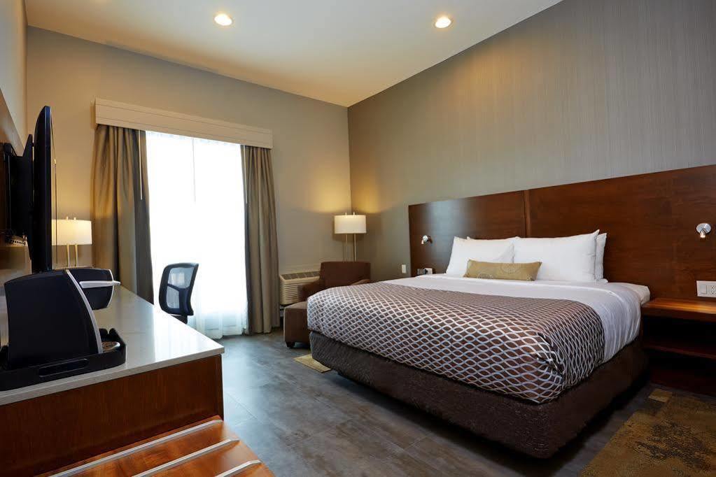 Best Western Plus East Side Saskatoon Exterior photo